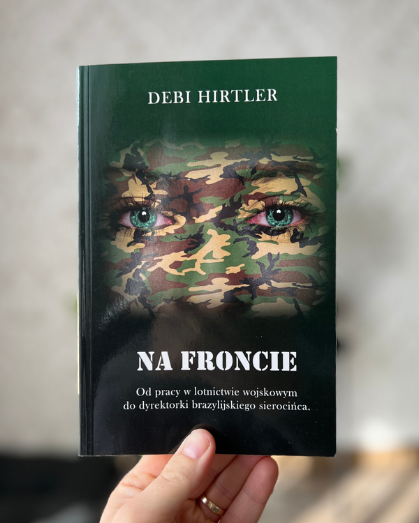 Na froncie | Debi Hirtler